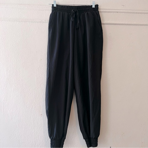 Thrive Sociėtė Black jogger size Medium - Picture 2 of 9